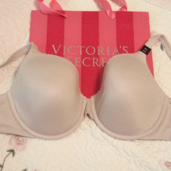 NWT Body by Victoria Secret Bra 36D